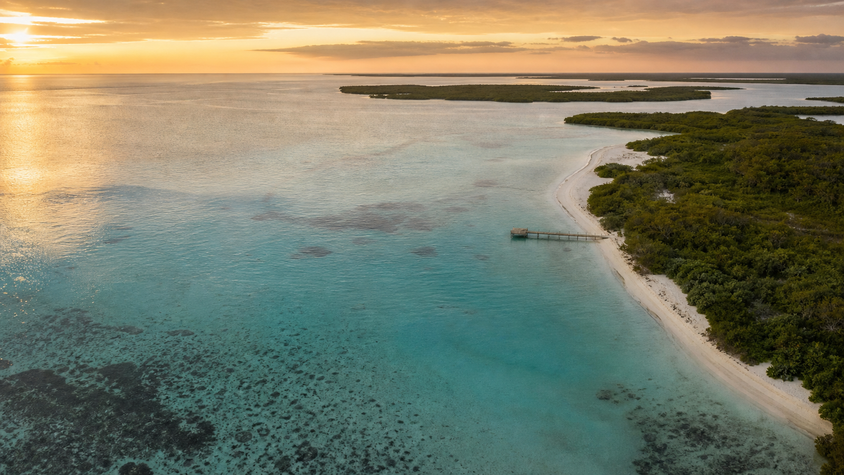 Cayo paisible et eaux turquoise près de Cayo Levisa au lever du jour