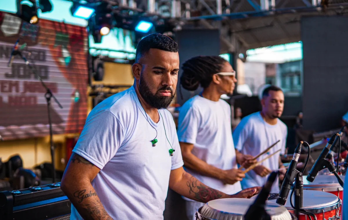 Musiciens cubains jouant ensemble à La Havane