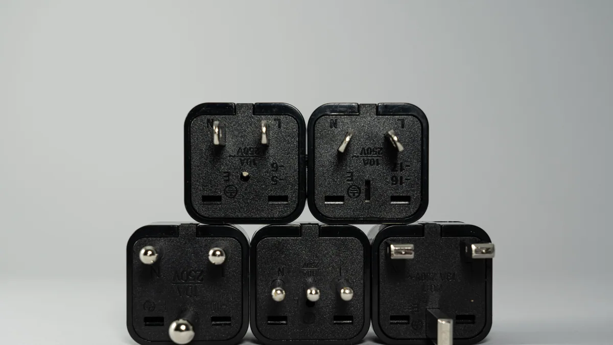 Adaptateur universel et batterie externe de voyage