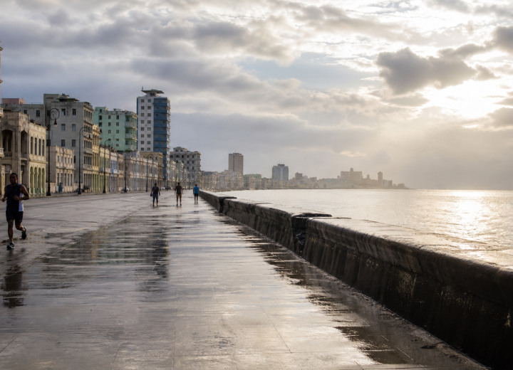 Le Malecón de La Havane après une averse tropicale