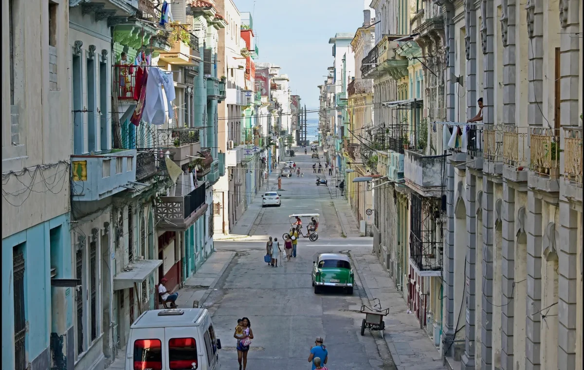 Rue résidentielle de La Havane dans la vie quotidienne